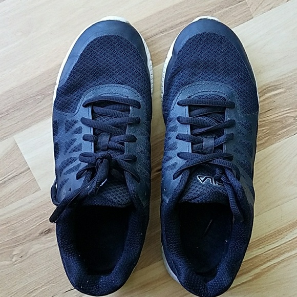 🌷2/$15 Fila Women's Training shoes - Picture 2 of 7